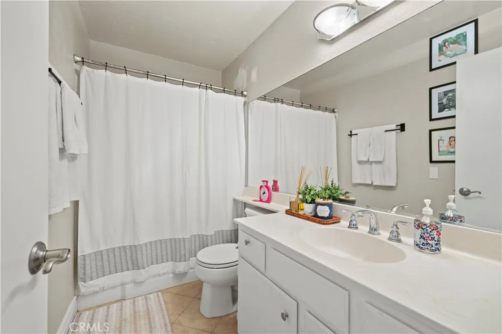 18408 Hatteras Street Tarzana, CA 91356