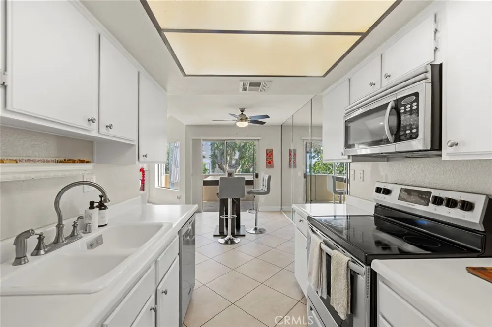18408 Hatteras Street Tarzana, CA 91356