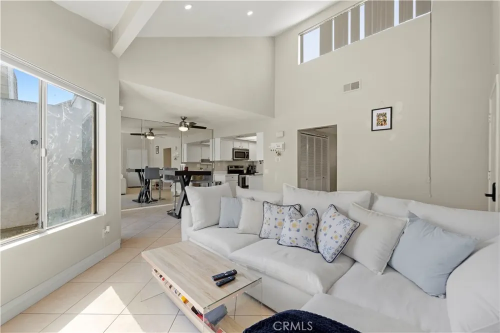 18408 Hatteras Street Tarzana, CA 91356