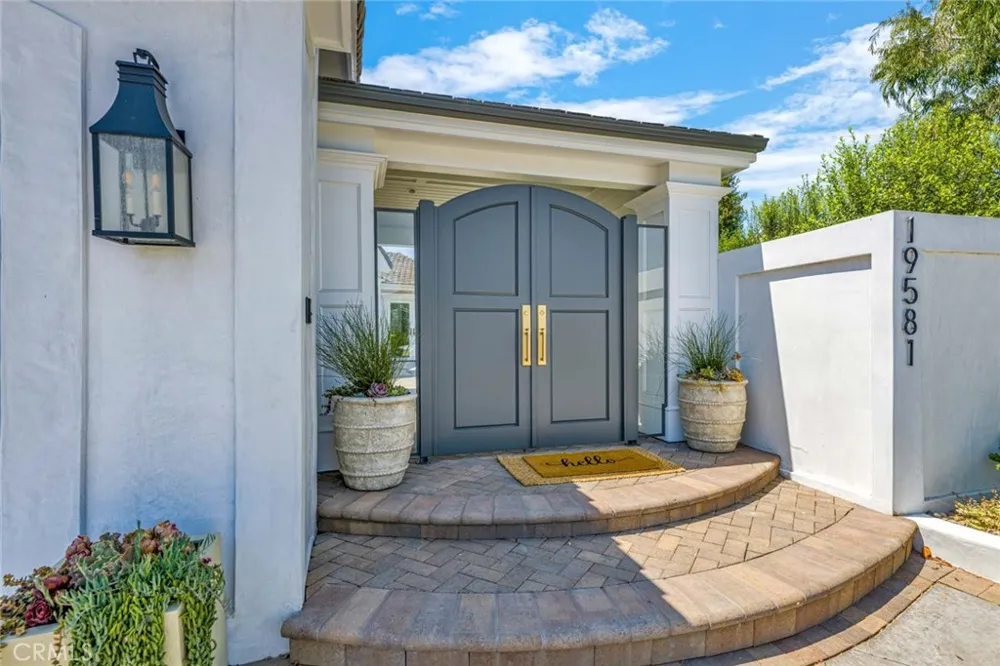 19581 Summer Breeze Huntington Beach, CA 92648