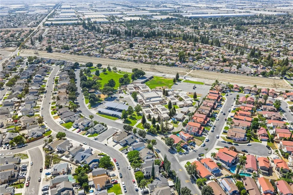 14311 Hillcrest Dr Fontana, CA 92337