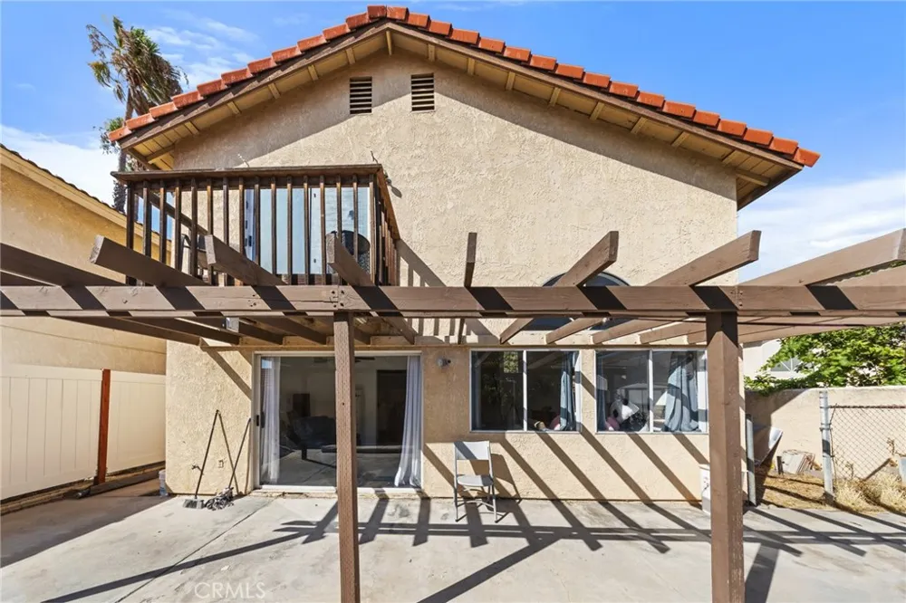 14311 Hillcrest Dr Fontana, CA 92337
