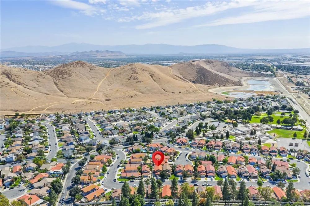 14311 Hillcrest Dr Fontana, CA 92337
