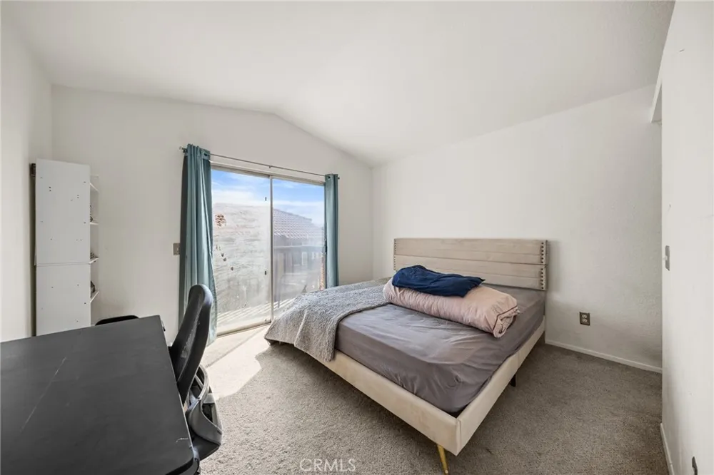 14311 Hillcrest Dr Fontana, CA 92337