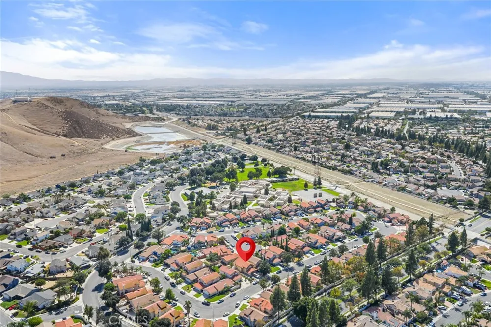 14311 Hillcrest Dr Fontana, CA 92337