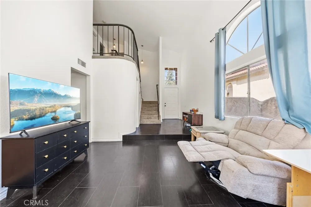 14311 Hillcrest Dr Fontana, CA 92337