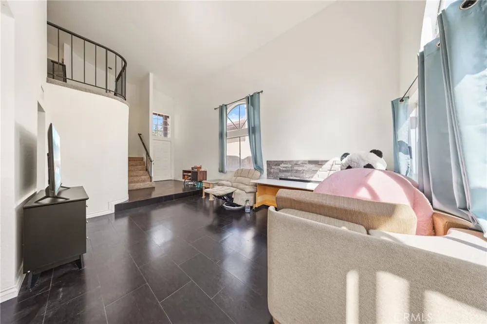 14311 Hillcrest Dr Fontana, CA 92337