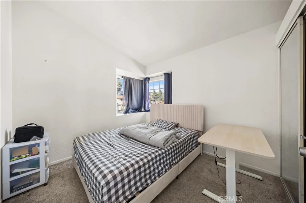 14311 Hillcrest Dr Fontana, CA 92337