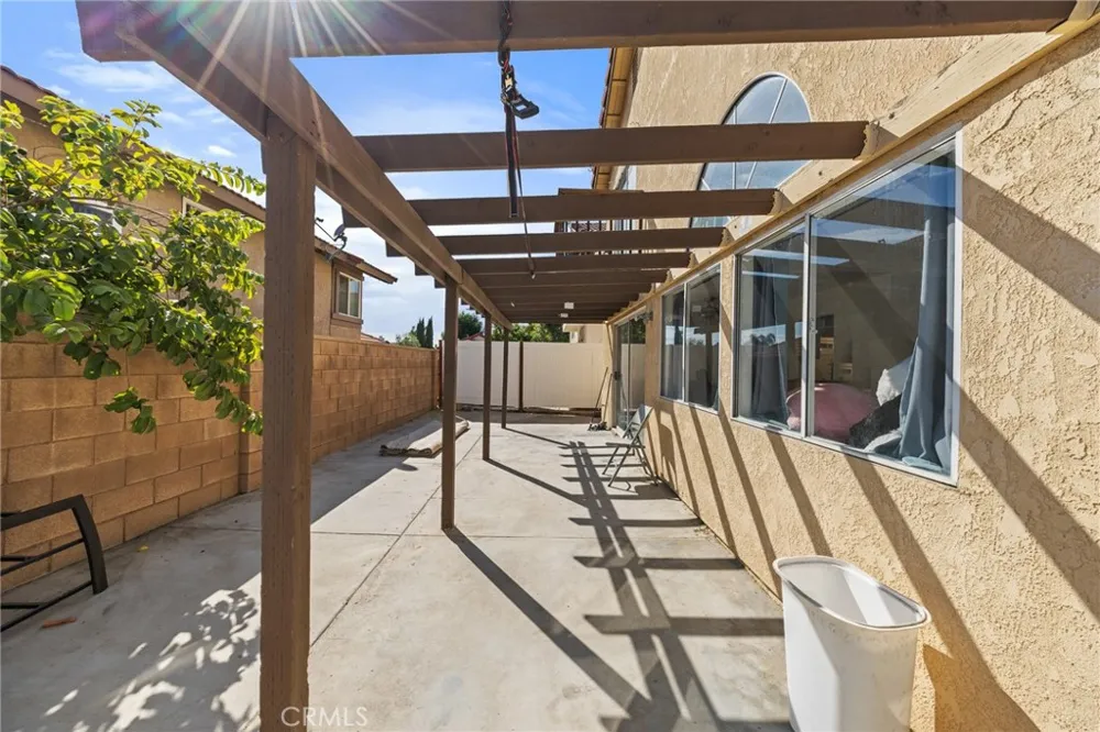14311 Hillcrest Dr Fontana, CA 92337