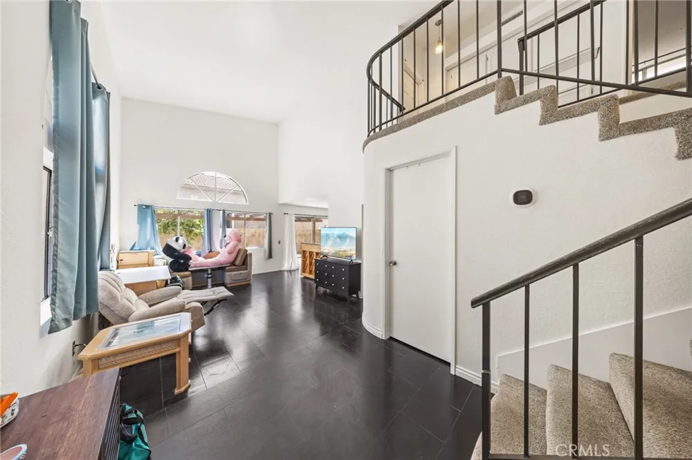 14311 Hillcrest Dr Fontana, CA 92337