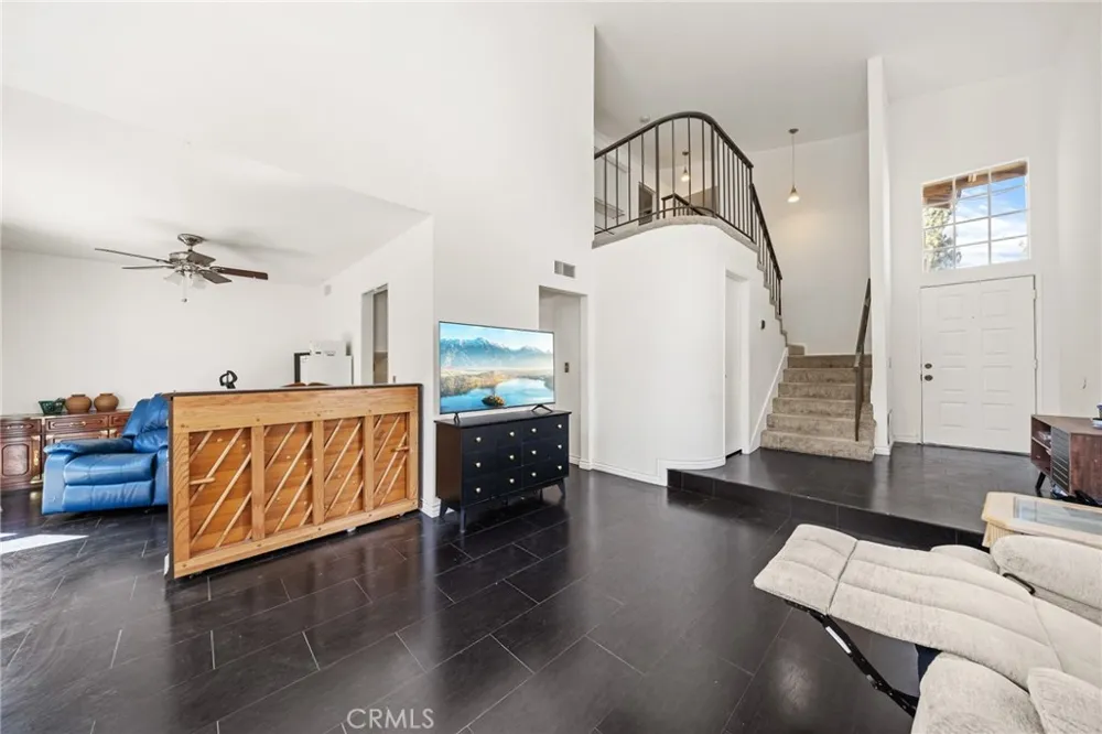 14311 Hillcrest Dr Fontana, CA 92337