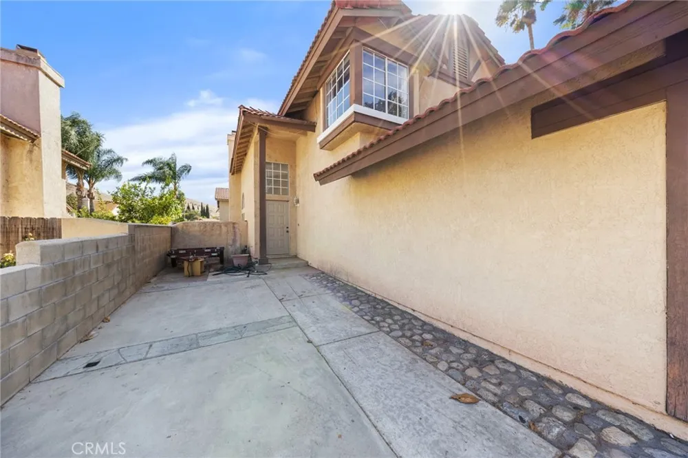 14311 Hillcrest Dr Fontana, CA 92337