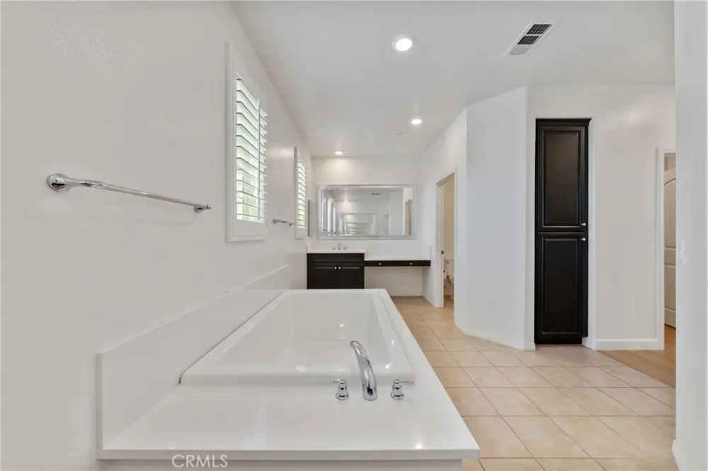 6956 La Rochelle Way Chino, CA 91710
