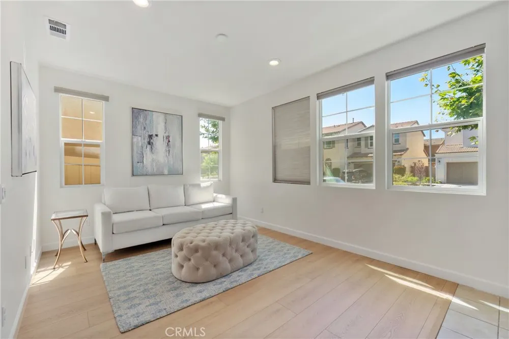 6956 La Rochelle Way Chino, CA 91710