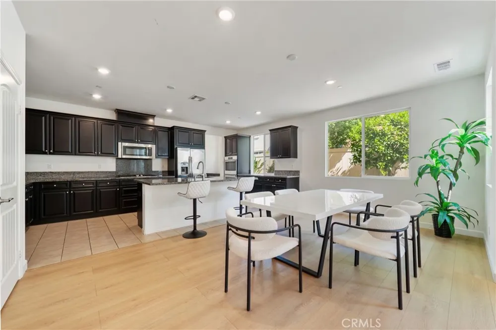 6956 La Rochelle Way Chino, CA 91710