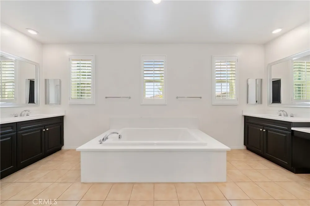 6956 La Rochelle Way Chino, CA 91710