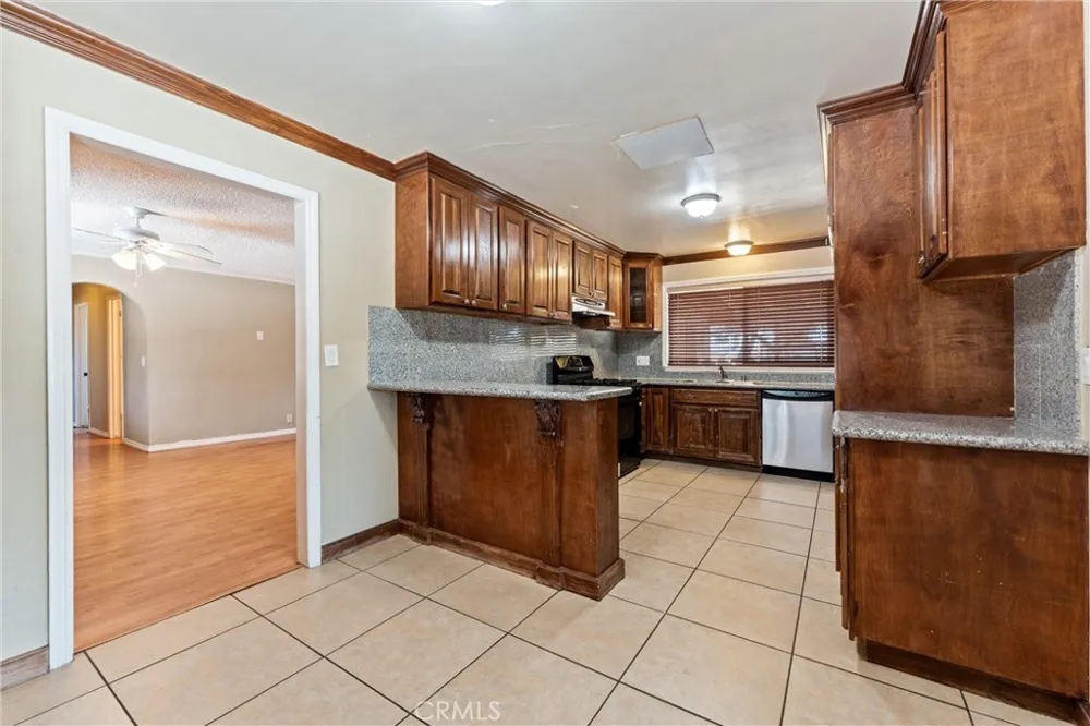 1729 W Avenue N-8 Palmdale, CA 93551
