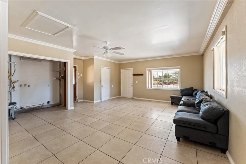 1729 W Avenue N-8 Palmdale, CA 93551