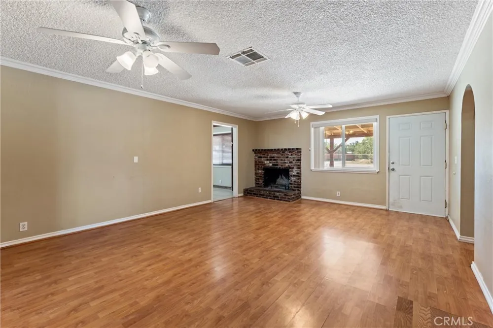 1729 W Avenue N-8 Palmdale, CA 93551