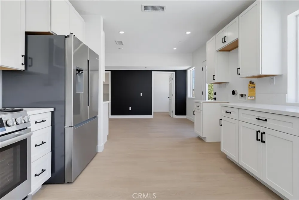 8738 Paso Robles Northridge, CA 91325