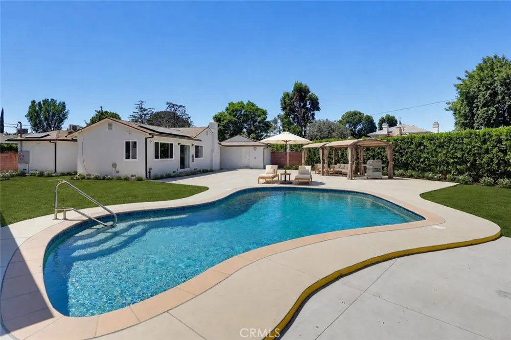 8738 Paso Robles Northridge, CA 91325