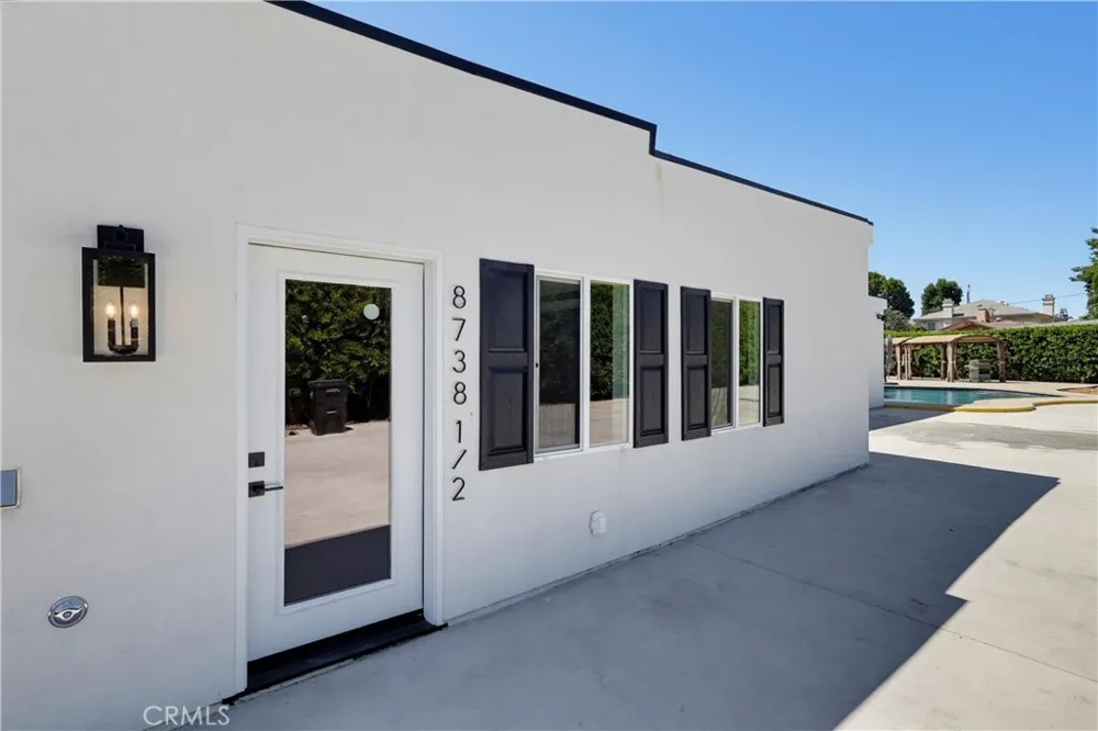 8738 Paso Robles Northridge, CA 91325