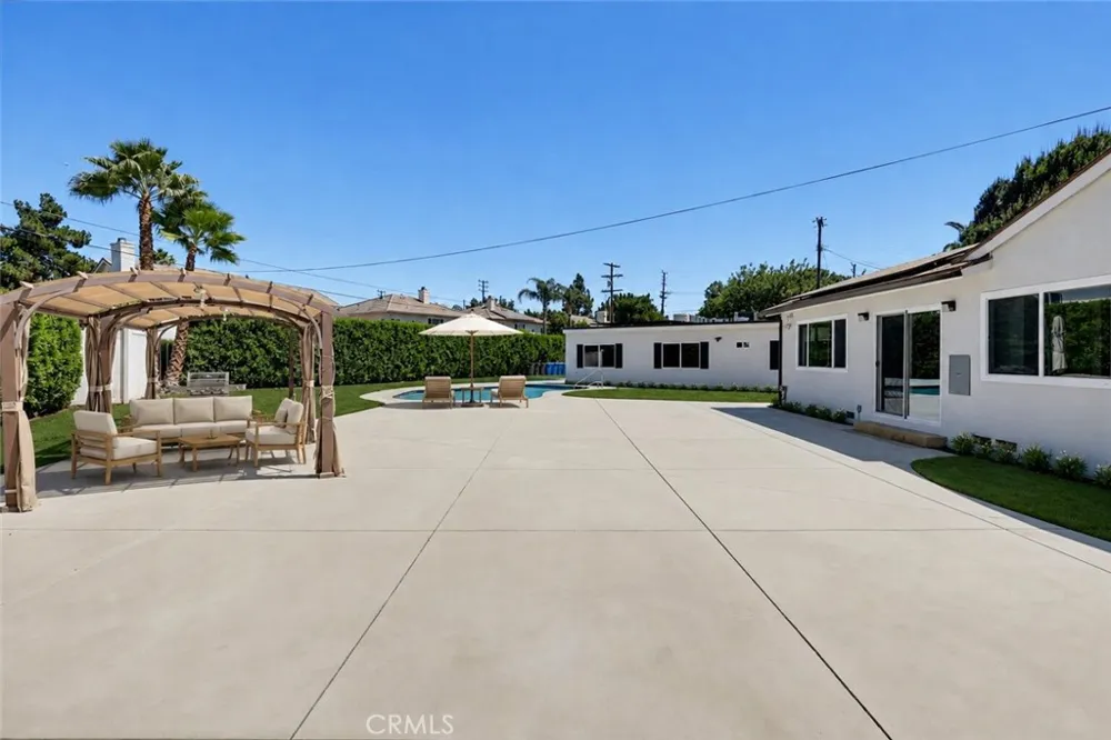 8738 Paso Robles Northridge, CA 91325