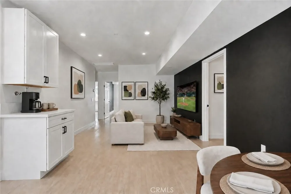 8738 Paso Robles Northridge, CA 91325