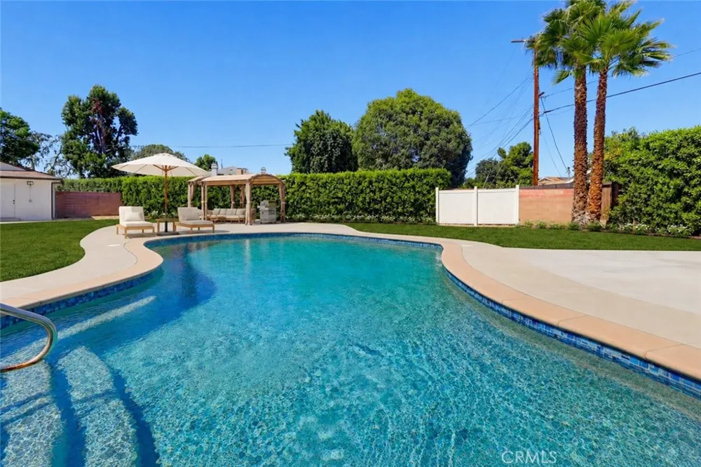 8738 Paso Robles Northridge, CA 91325