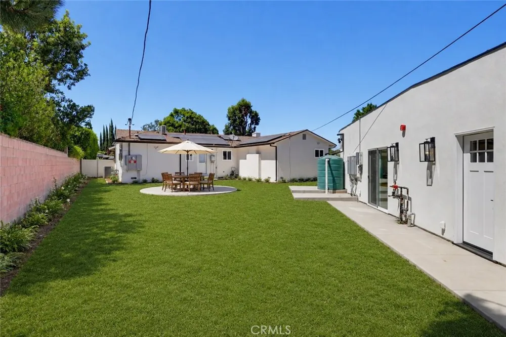 8738 Paso Robles Northridge, CA 91325