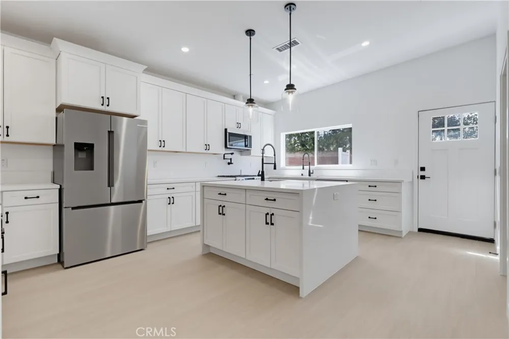8738 Paso Robles Northridge, CA 91325