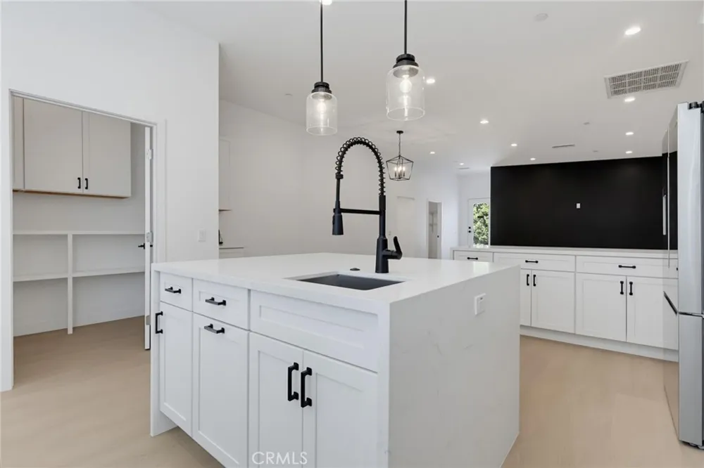 8738 Paso Robles Northridge, CA 91325