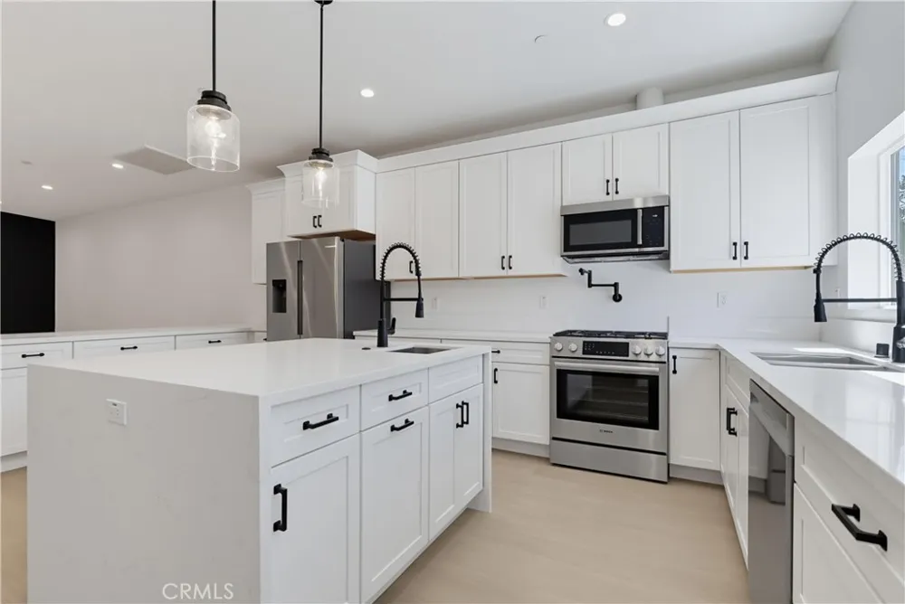 8738 Paso Robles Northridge, CA 91325