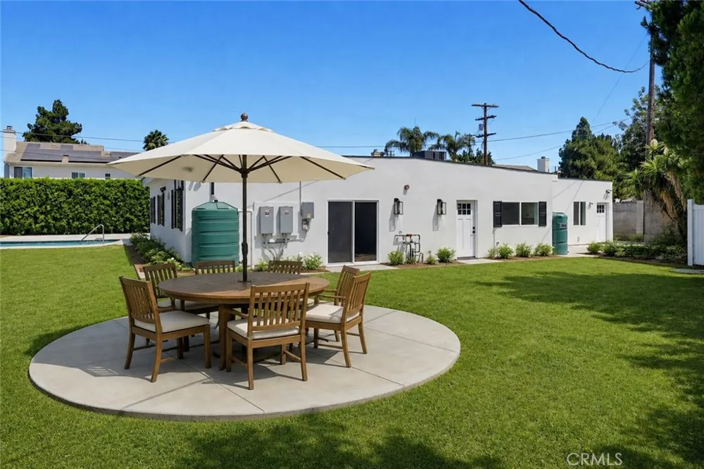 8738 Paso Robles Northridge, CA 91325