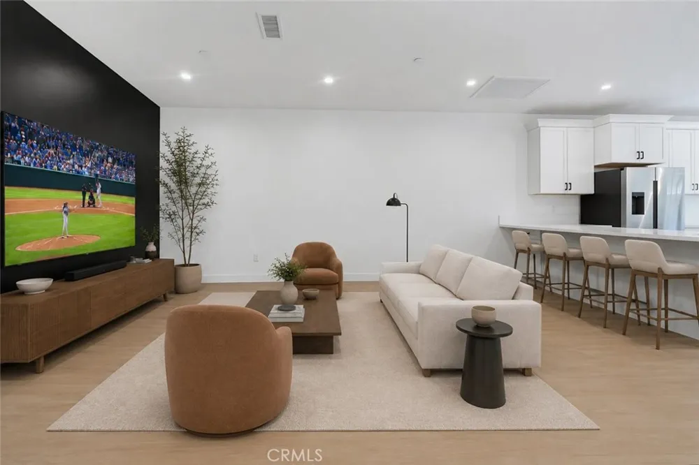 8738 Paso Robles Northridge, CA 91325