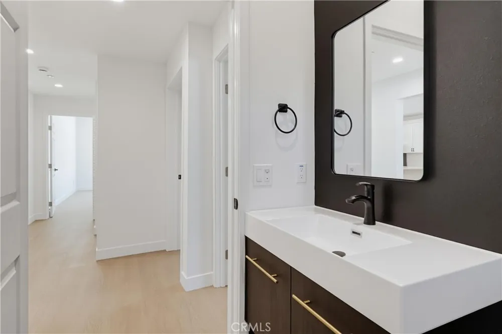 8738 Paso Robles Northridge, CA 91325