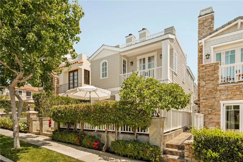 702 Acacia Avenue Corona del Mar, CA 92625
