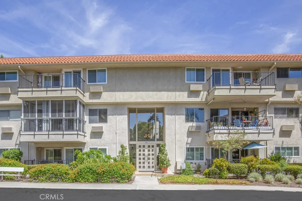 2391 VIA MARIPOAS #2G Laguna Woods, CA 92637