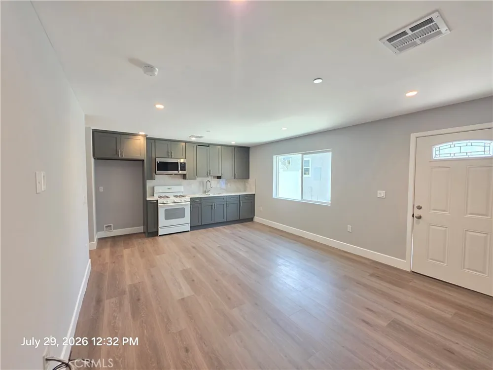8156 Potter Avenue North Hollywood, CA 91605