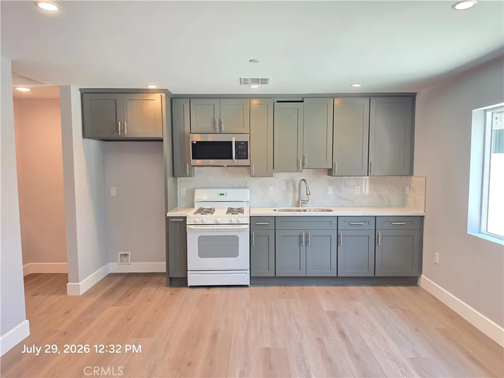 8156 Potter Avenue North Hollywood, CA 91605