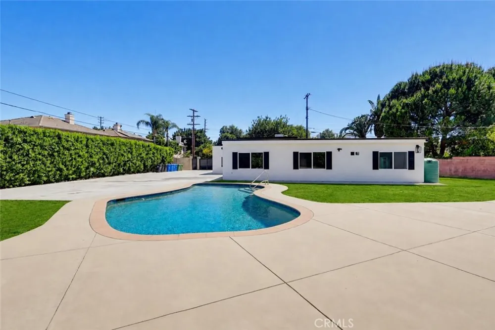 8740 Paso Robles Northridge, CA 91325
