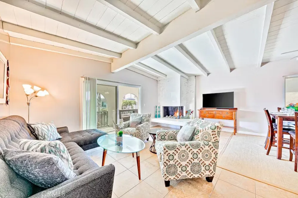 125 46th Street #B Newport Beach, CA 92663