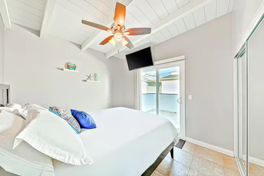 125 46th Street #B Newport Beach, CA 92663