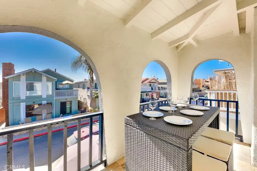 125 46th Street #B Newport Beach, CA 92663