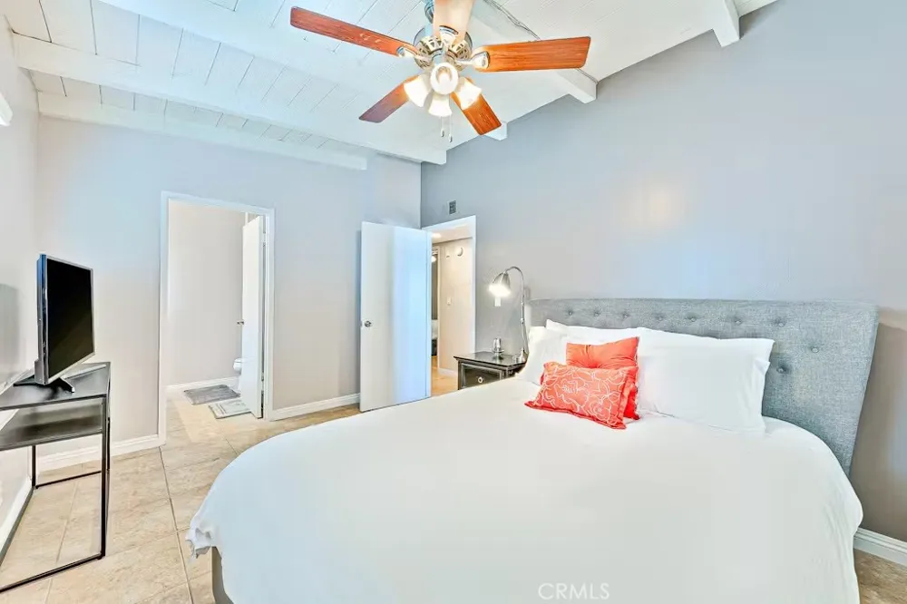 125 46th Street #B Newport Beach, CA 92663