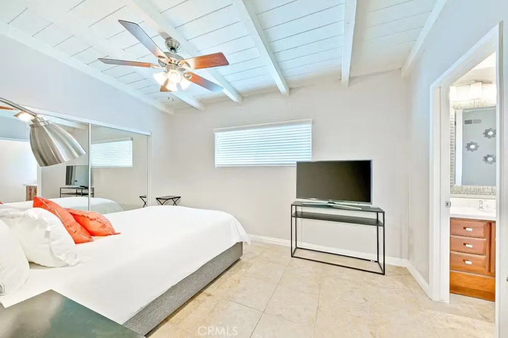 125 46th Street #B Newport Beach, CA 92663