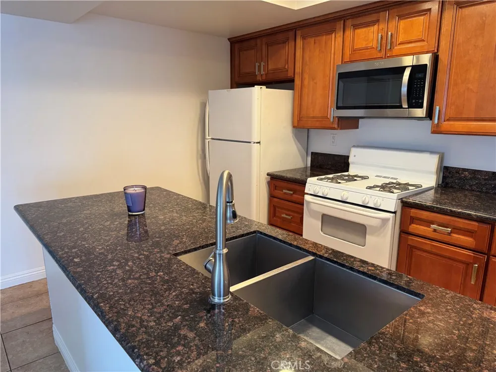 125 46th Street #B Newport Beach, CA 92663