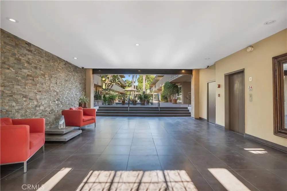 970 Palm Avenue #200 West Hollywood, CA 90069