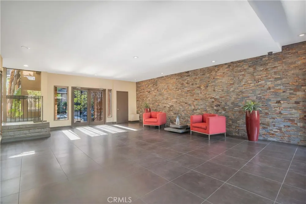 970 Palm Avenue #200 West Hollywood, CA 90069