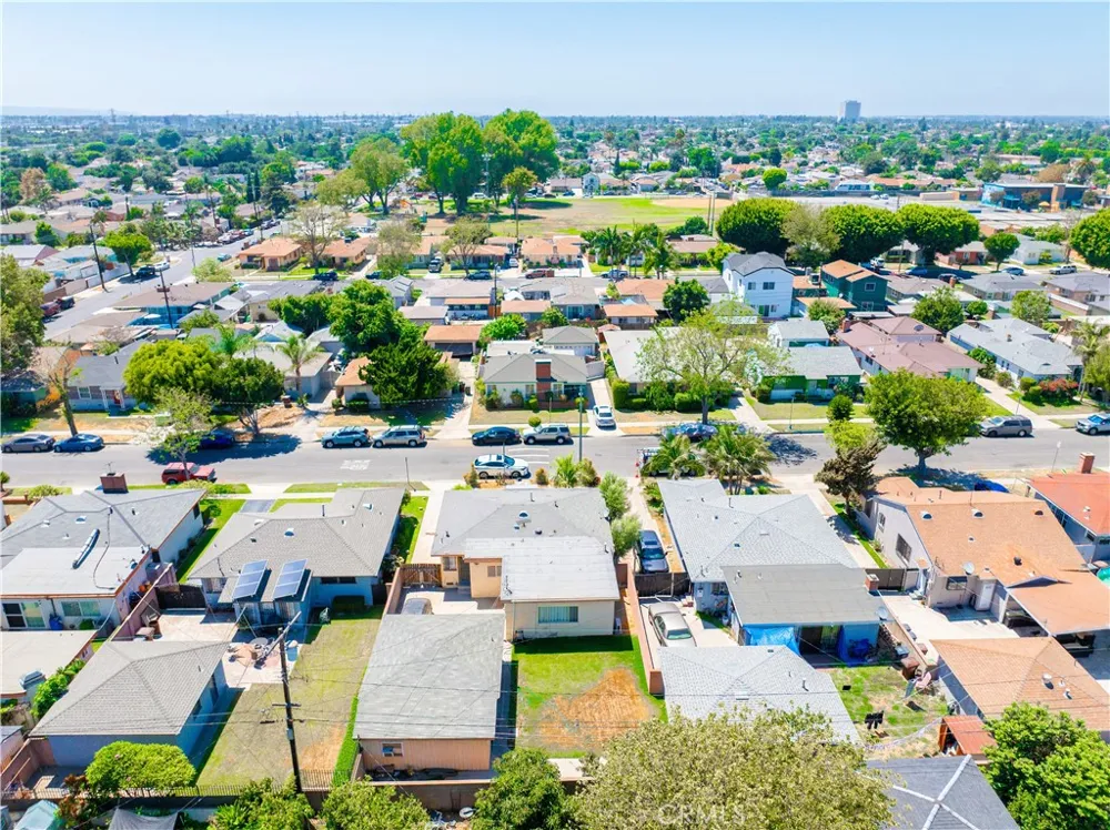 1208 S Stoneacre Compton, CA 90221